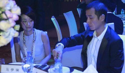 去看明星网红的说说文案,网红明星效应下的社交圈热议
