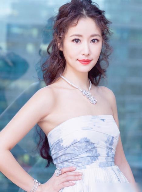 连云港女明星网红,闪耀网络，魅力四溢的东方女神