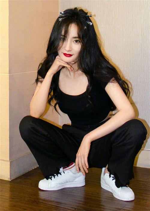 姓叶的女明星网红,闪耀网络，魅力四溢