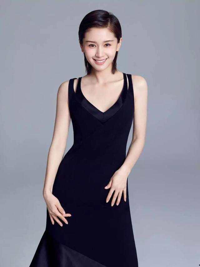 个子高美女明星网红,揭秘个子高美女明星网红的时尚风采