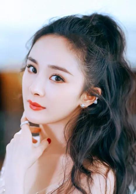 遵义追明星网红是谁,揭秘网红明星背后的故事