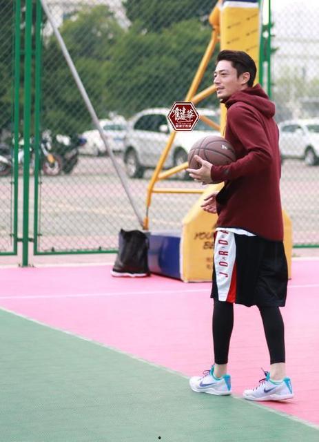 打篮球的娱乐明星网红