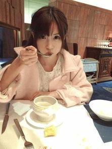 重庆小明星网红是谁,揭秘网络红人的崛起之路