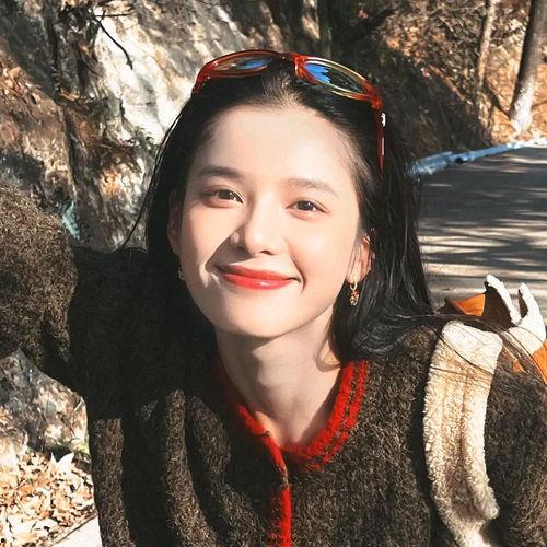 明星网红笑脸图片女头像,揭秘明星网红的甜美魅力瞬间”
