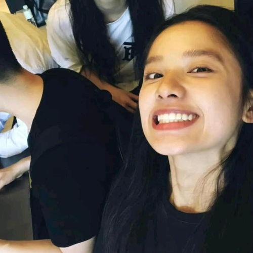 明星网红笑脸图片女头像,揭秘明星网红的甜美魅力瞬间”