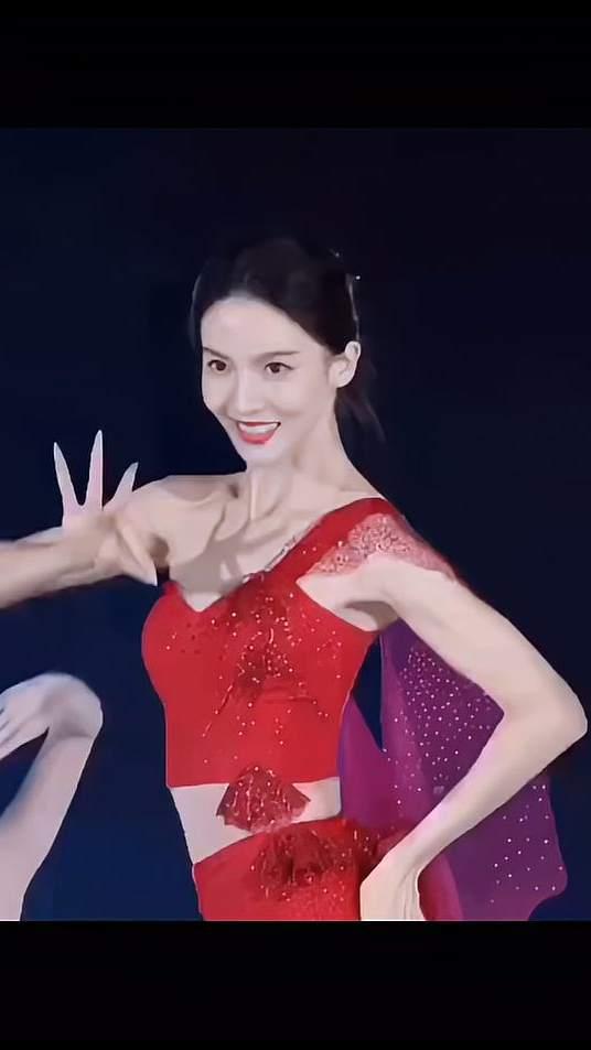 舞蹈老师是明星网红吗,揭秘舞蹈老师背后的明星网红身份