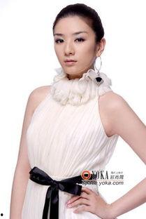 明星网红造型店推荐女,明星同款女生时尚穿搭指南