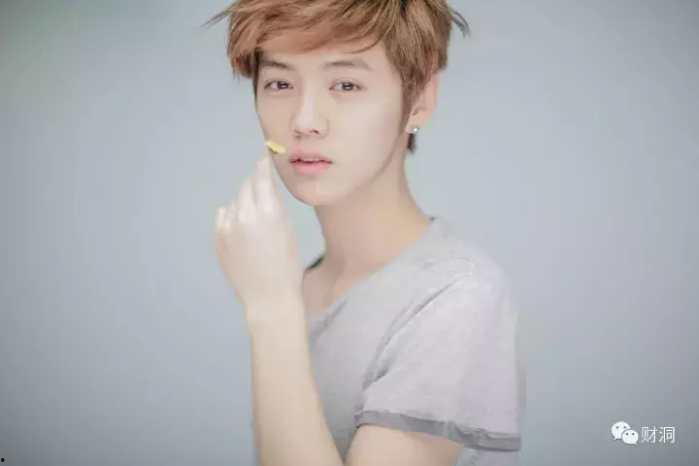 明星网红经济人阿信,明星网红经济人的崛起之路