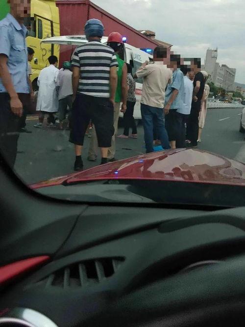 瓜沥今日交通事故新闻,多车连环相撞，紧急救援展开