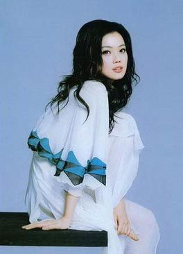 明星网红路人图图片女,揭秘明星女生日常穿搭风格