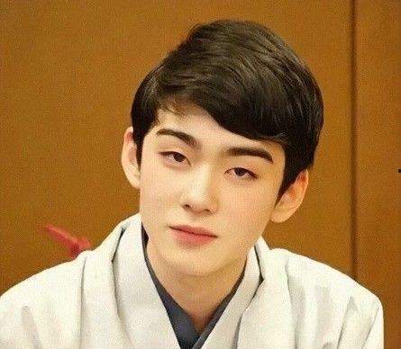 长得像日本男明星网红,揭秘日本男明星神似网红的神秘魅力