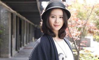 明星网红戴帽子颜色,揭秘明星网红帽饰色彩背后的时尚密码